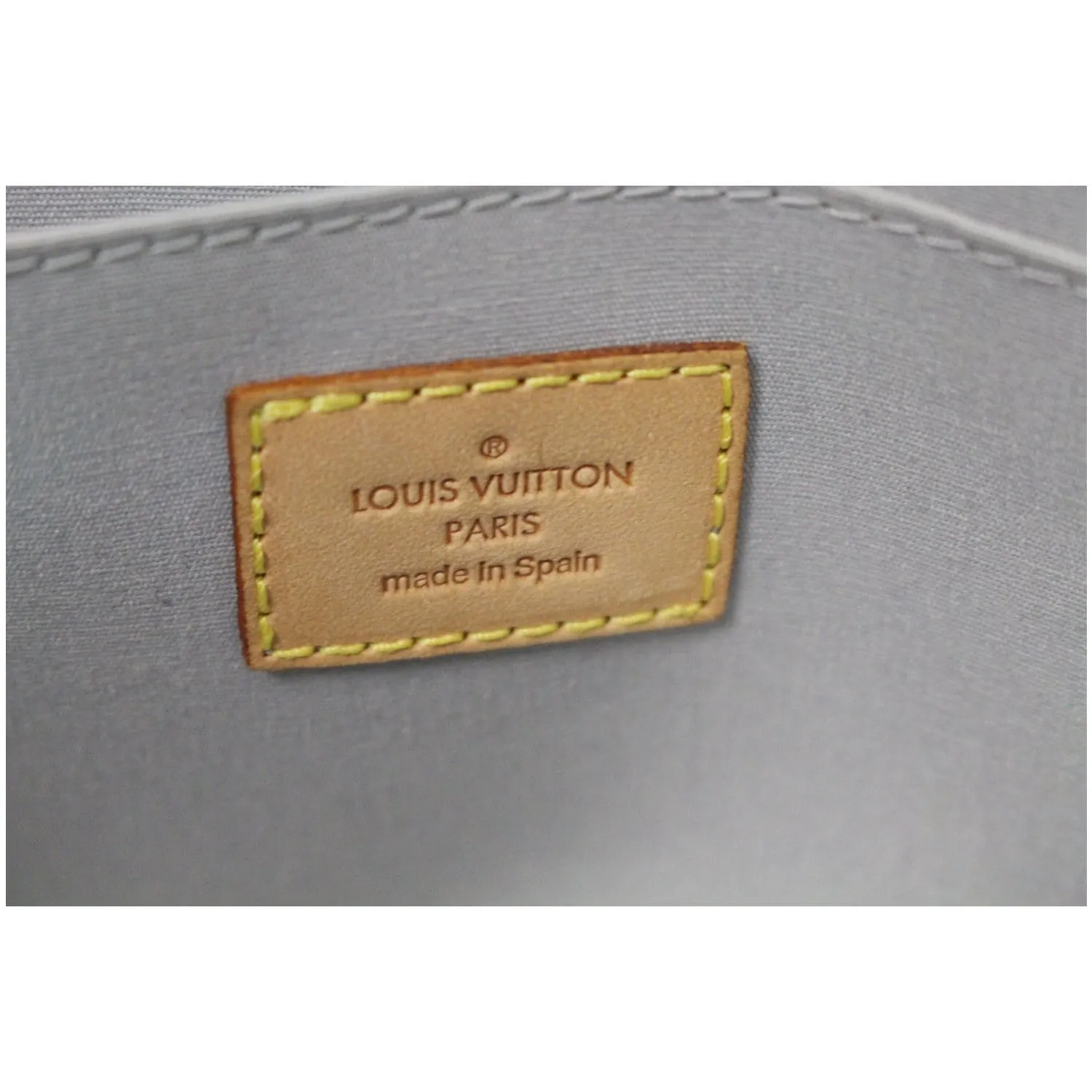 LOUIS VUITTON Roxbury Drive Vernis Leather Shoulder Bag Cream - 20% OFF