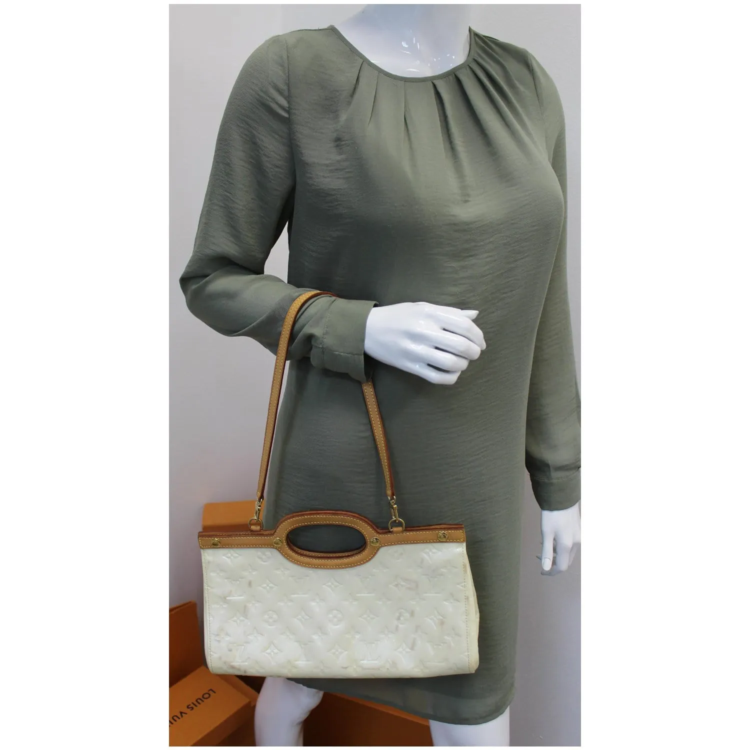 LOUIS VUITTON Roxbury Drive Vernis Leather Shoulder Bag Cream - 20% OFF