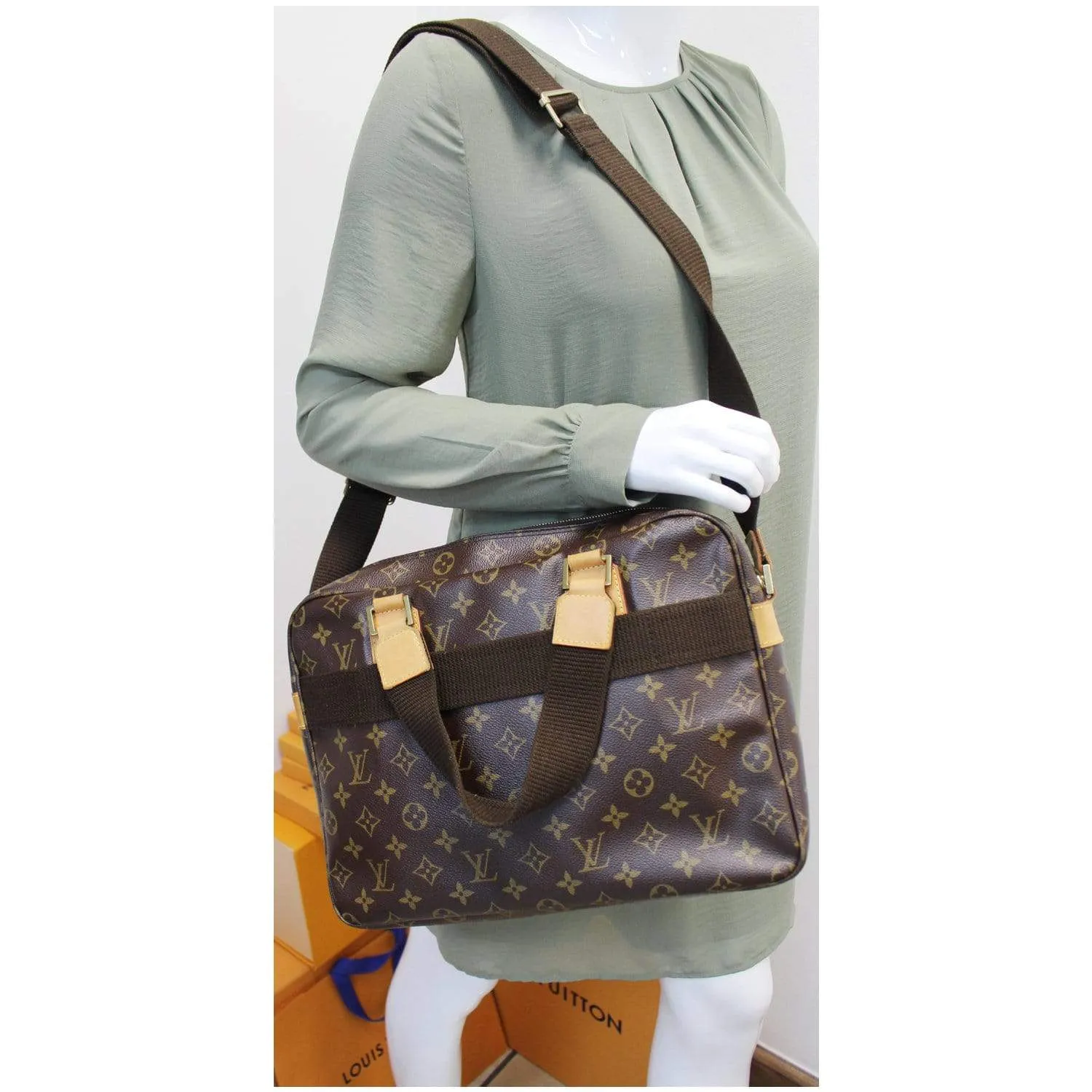 LOUIS VUITTON Sac Bosphore Monogram Canvas Messenger Bag Brown - 25% OFF