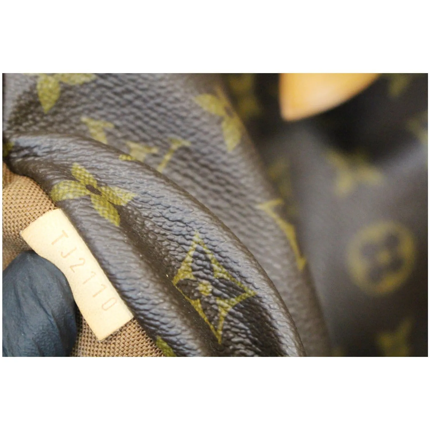 LOUIS VUITTON Totally MM Monogram Canvas Shoulder Bag Brown