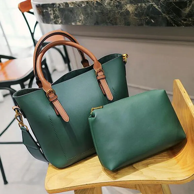 <bold>Messenger / Crossbody Bag  <br>Vegan-Leather