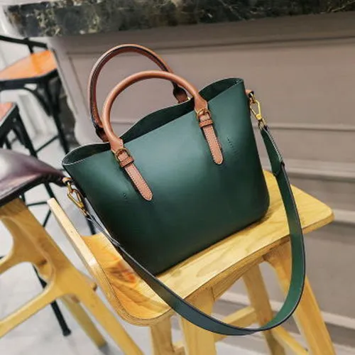 <bold>Messenger / Crossbody Bag  <br>Vegan-Leather