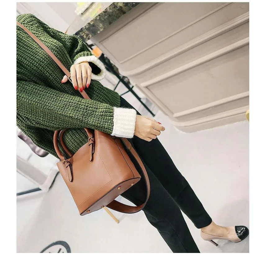 <bold>Messenger / Crossbody Bag  <br>Vegan-Leather