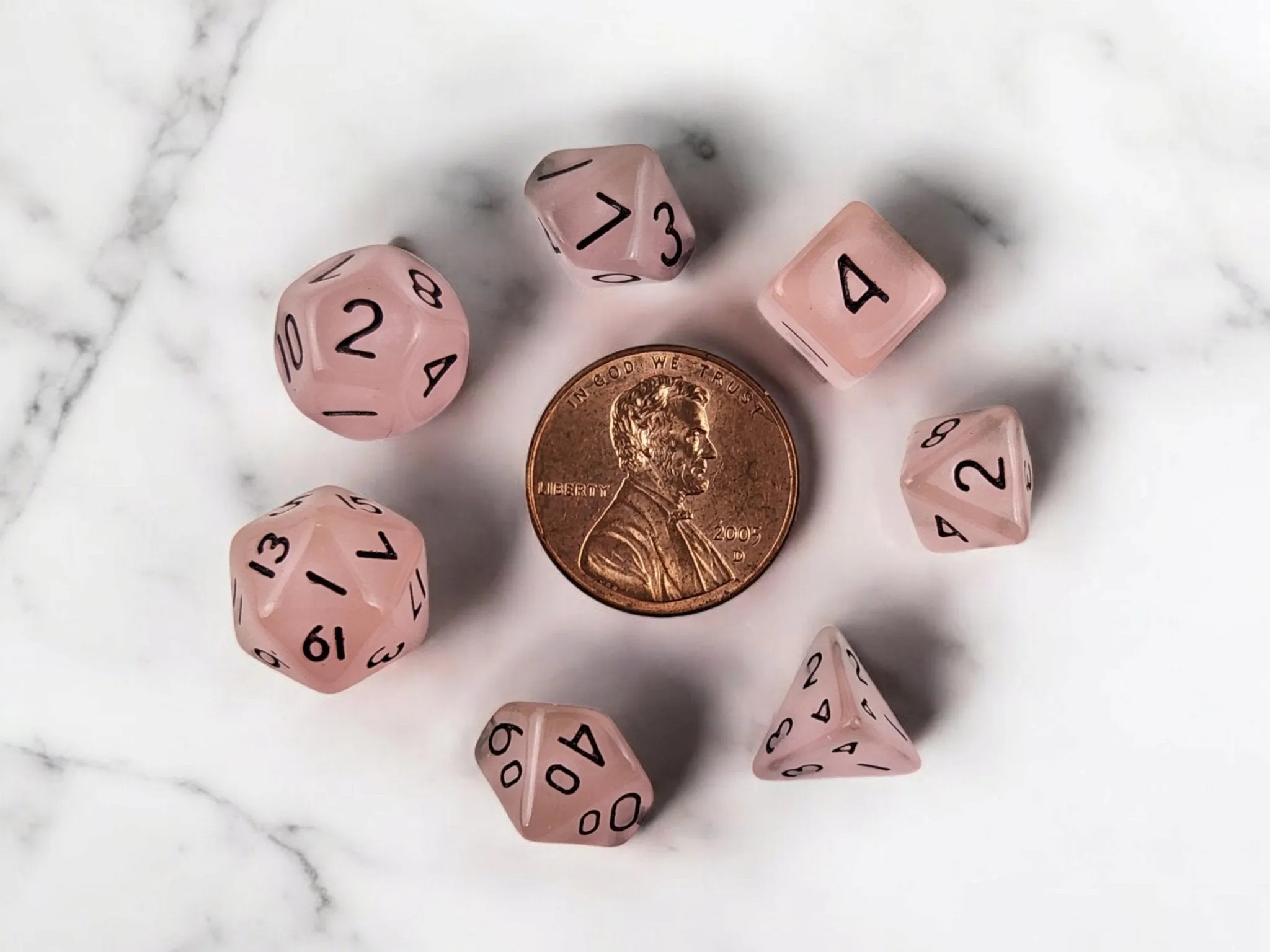Mini drawstring bag with a set of mini dice, soft pink mini dice