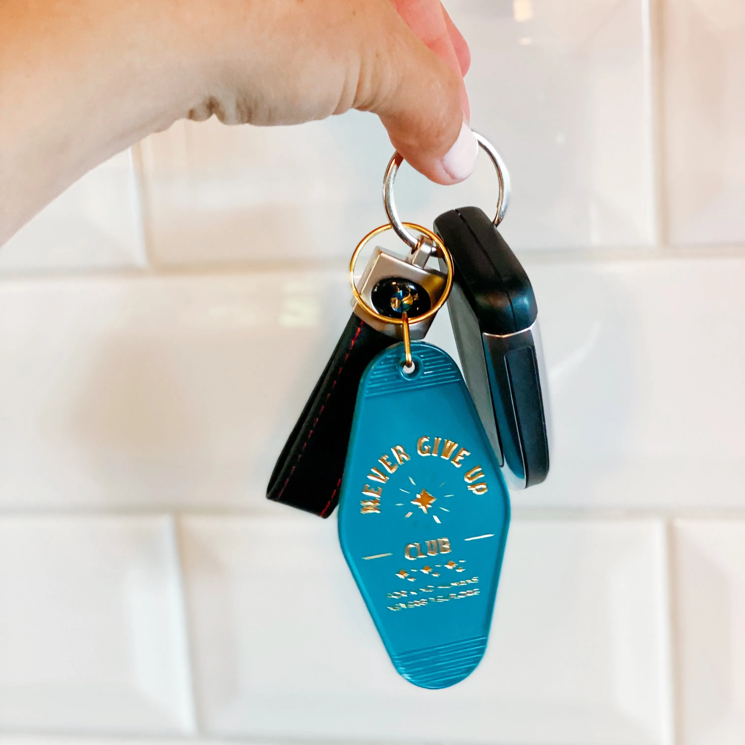 MOTEL KEY CHAIN - NEVER GIVE UP CLUB