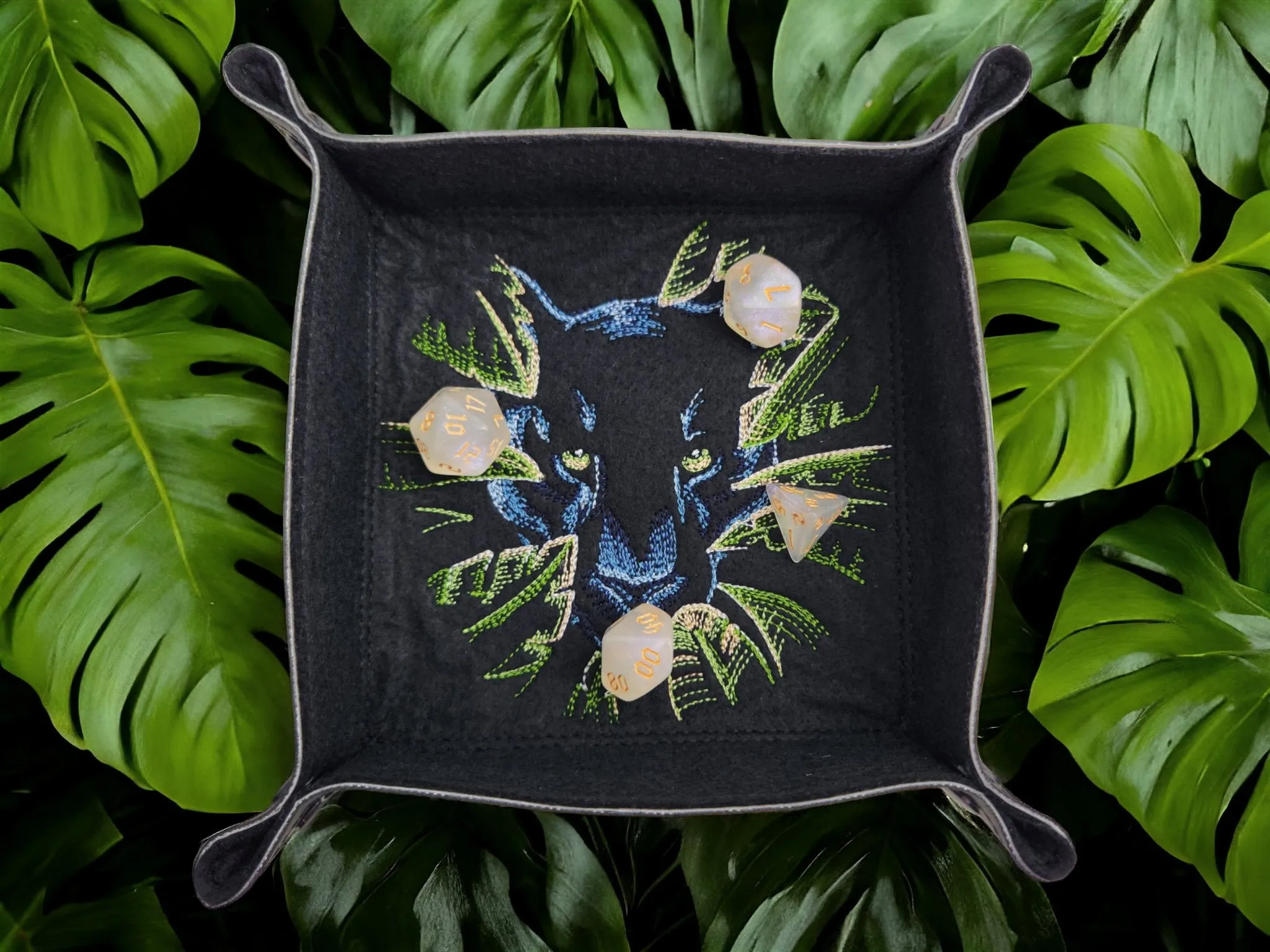 Panther dice tray