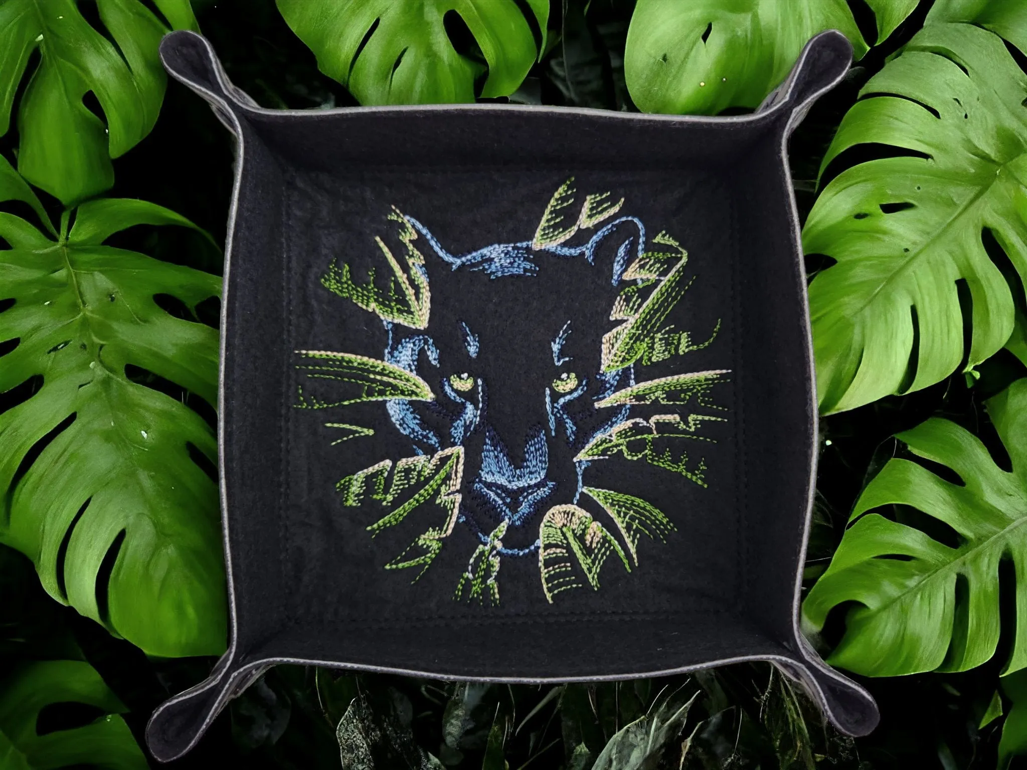 Panther dice tray