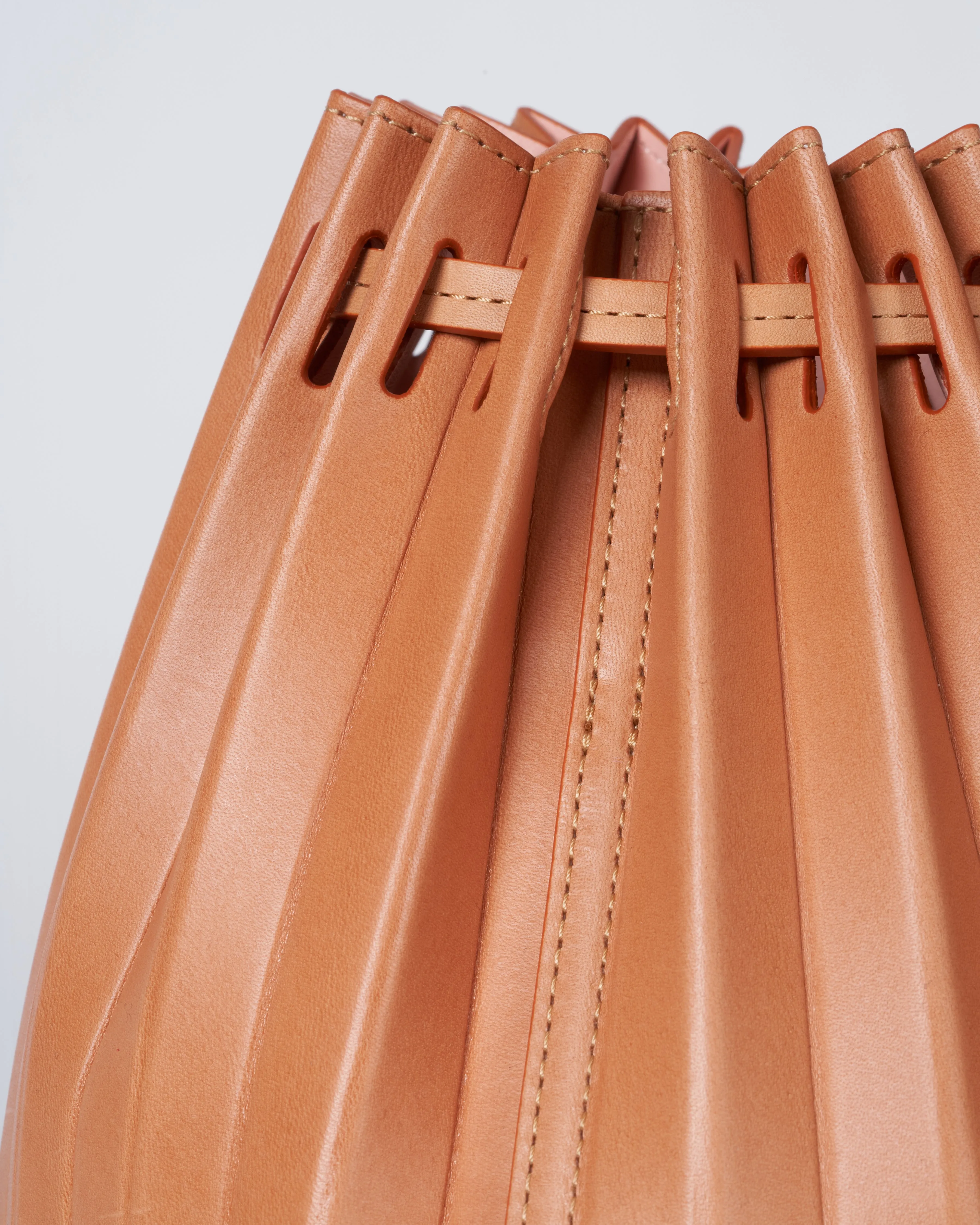 pleated bucket bag - cammello/rosa