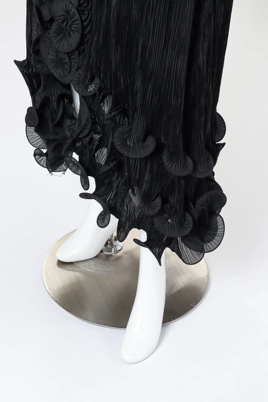 Pleated Spiral Ruffle Duster