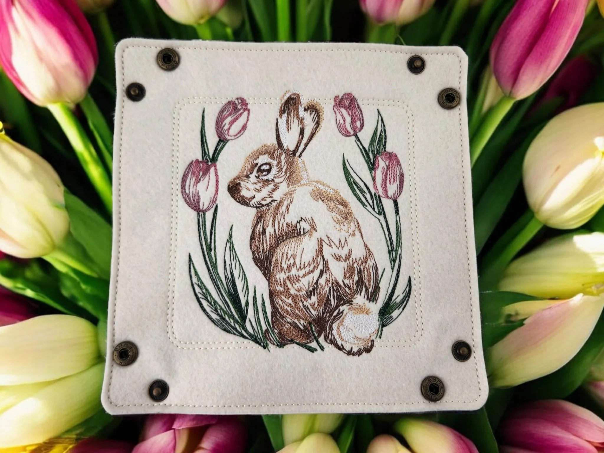 Rabbit and tulip dice tray
