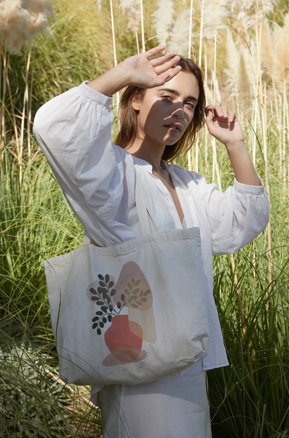 RED VASE CANVAS BAG