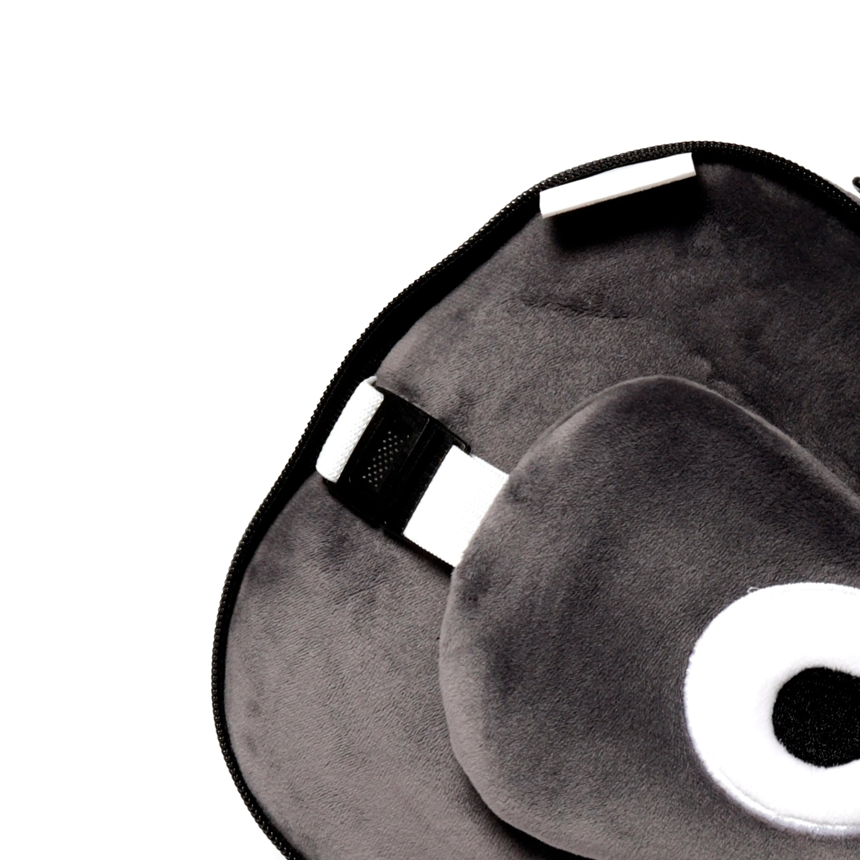 Relaxeazzz Travel Pillow & Eye Mask - Shaun the Sheep