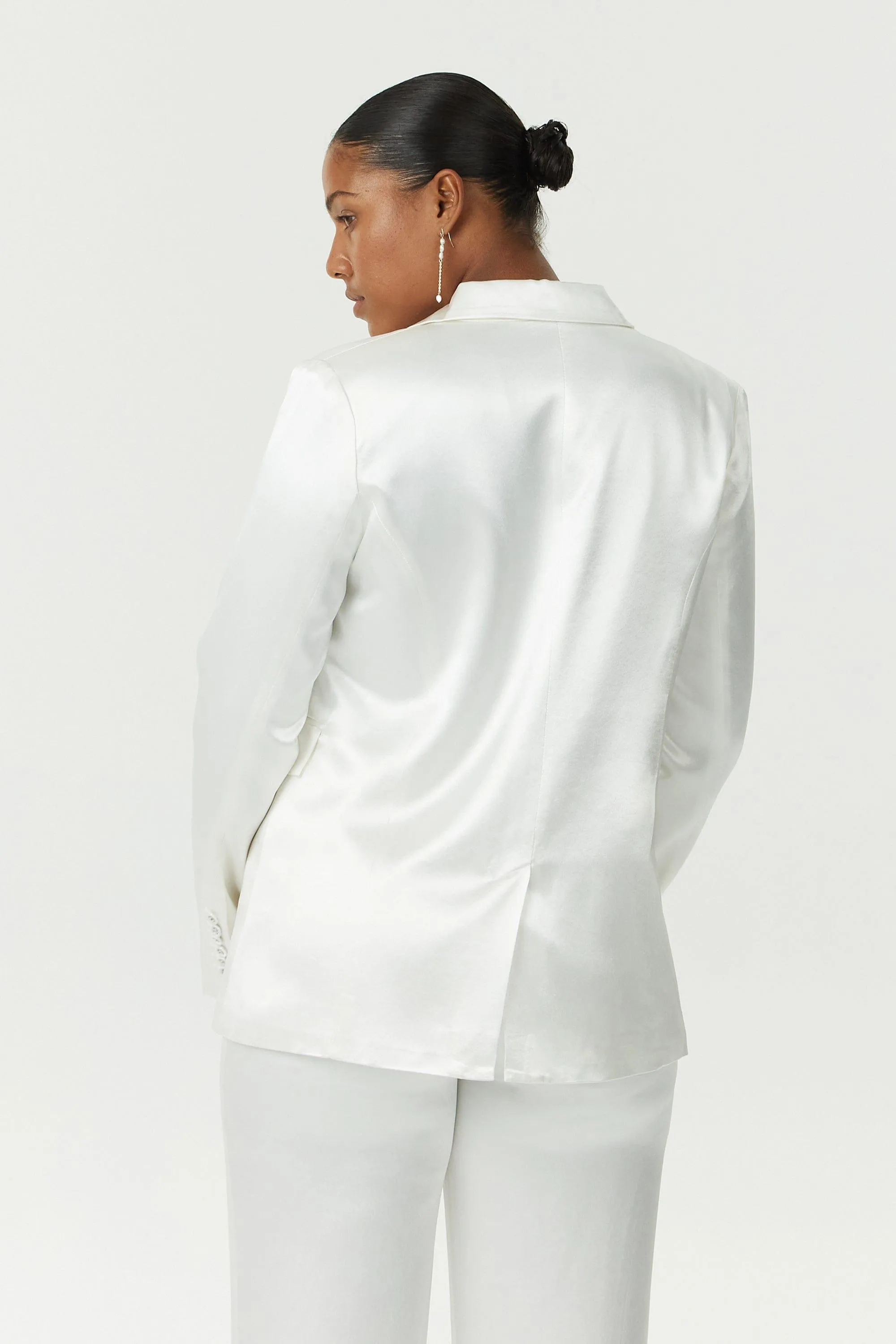 SATIN TAILORED BLAZER | POWDER WHITE