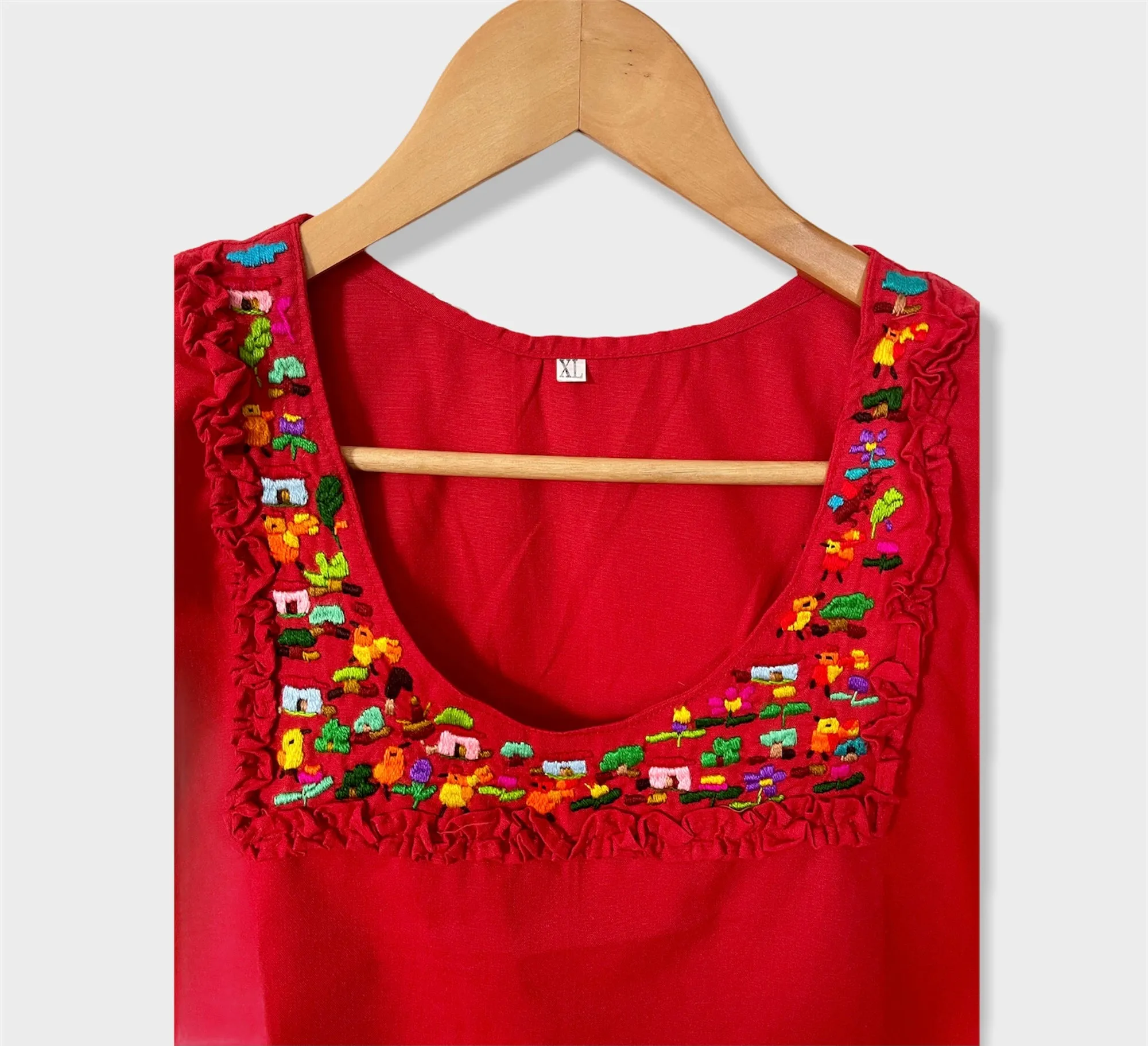 Size XL Traditional Embroidered Top made in El Salvador-Blusa/Camisa hecha en El Salvador