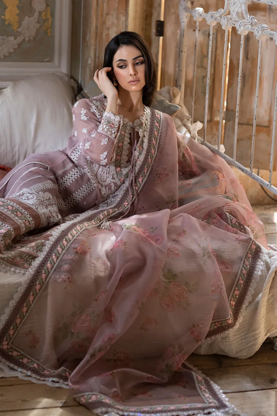 SOBIA NAZIR LUXURY LAWN 2023 | 7B