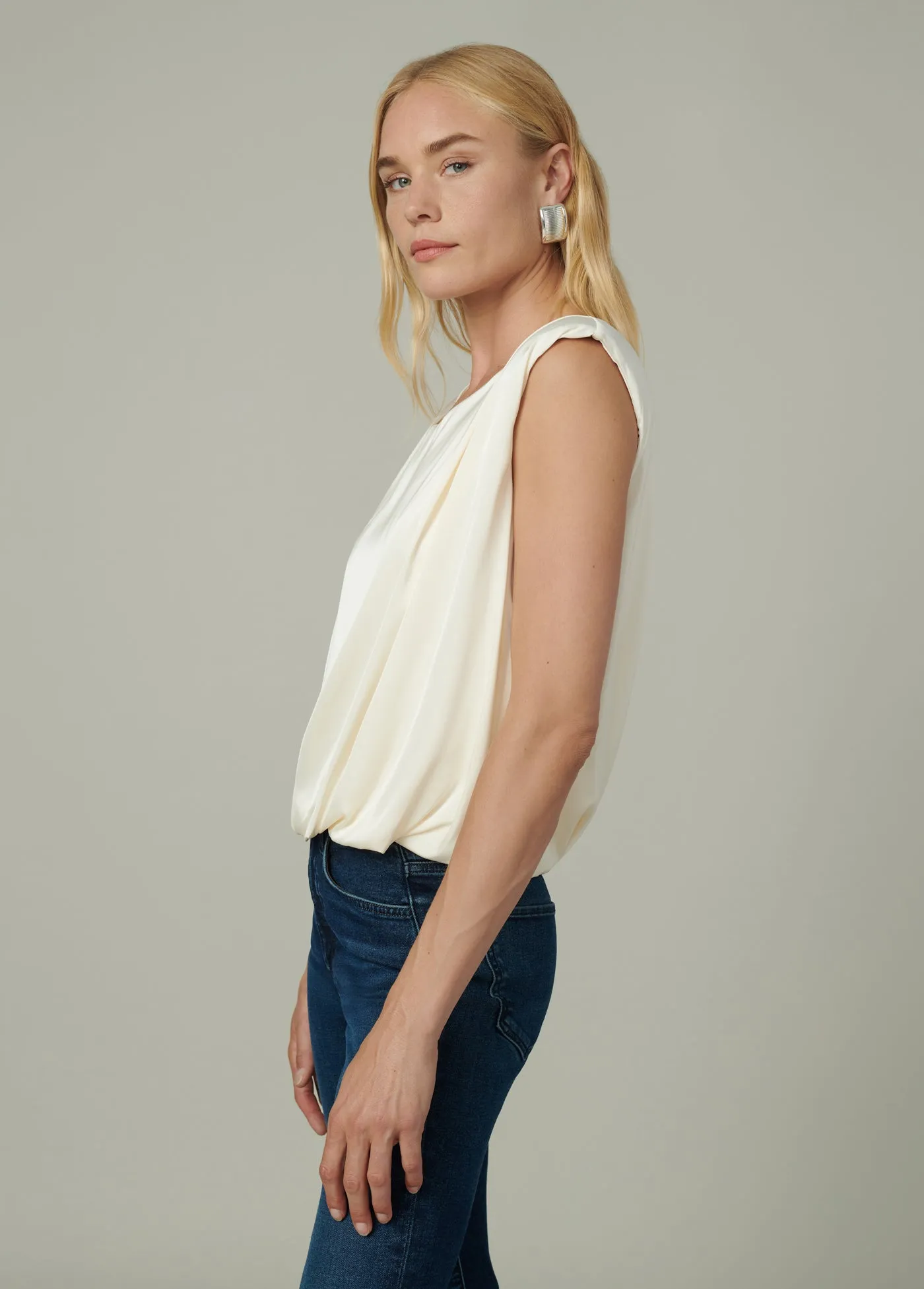 THE VICTORIA SLEEVELESS TOP