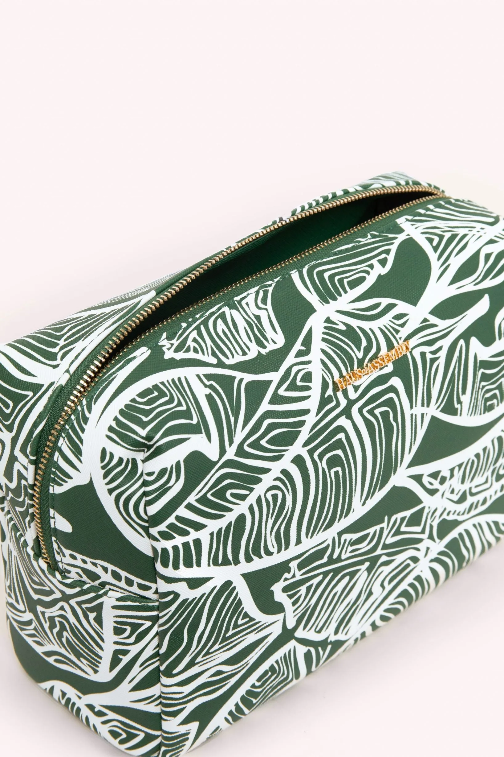 TOILETRY BAG- EMERALD GREEN BANANA LEAVES