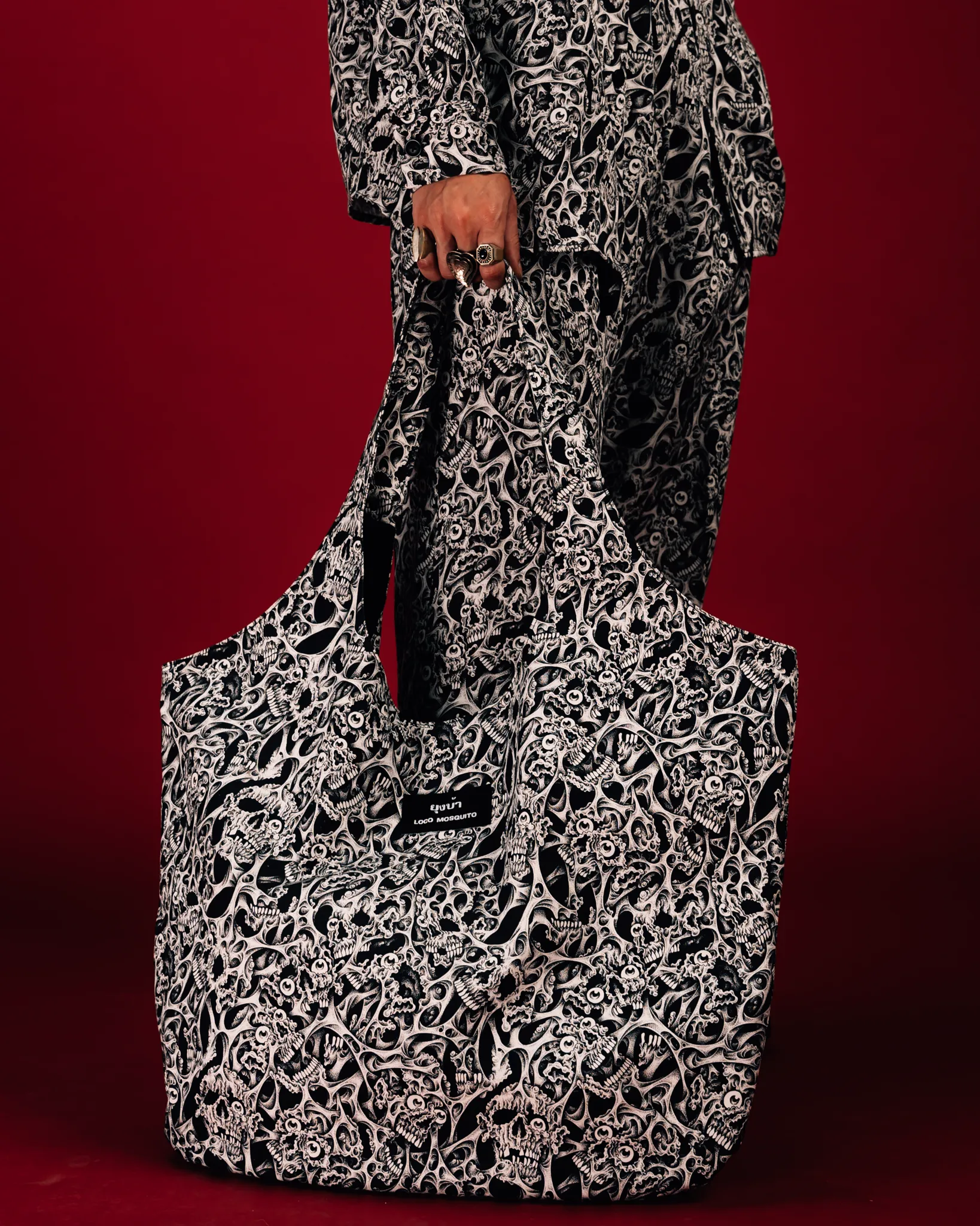 [UNISEX] RAFEL DELALANDE X LOCO MOSQUITO OVERSIZED EVERYDAY BAG (BLACK / WHITE)