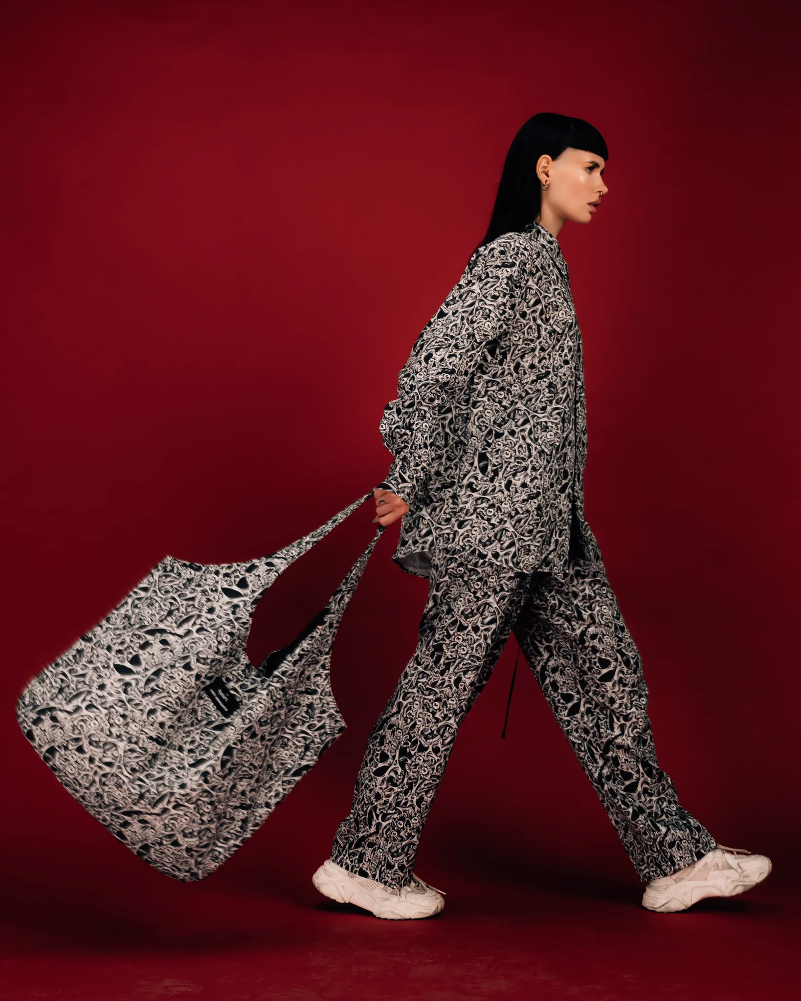 [UNISEX] RAFEL DELALANDE X LOCO MOSQUITO OVERSIZED EVERYDAY BAG (BLACK / WHITE)