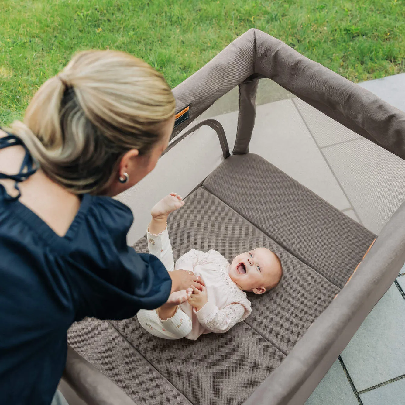 UPPAbaby Remi Bedside Bassinet   Playard   Travel Crib