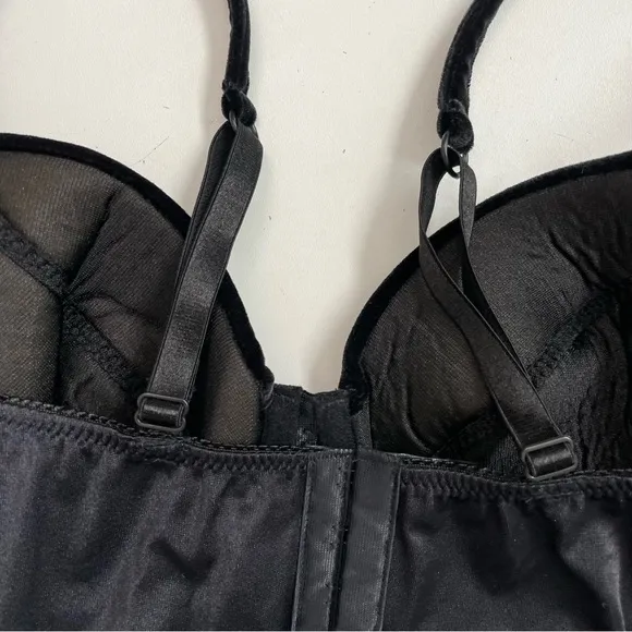 Victorias Secret Corset Bra Velvet Velour Push Up Padded Underwire Black