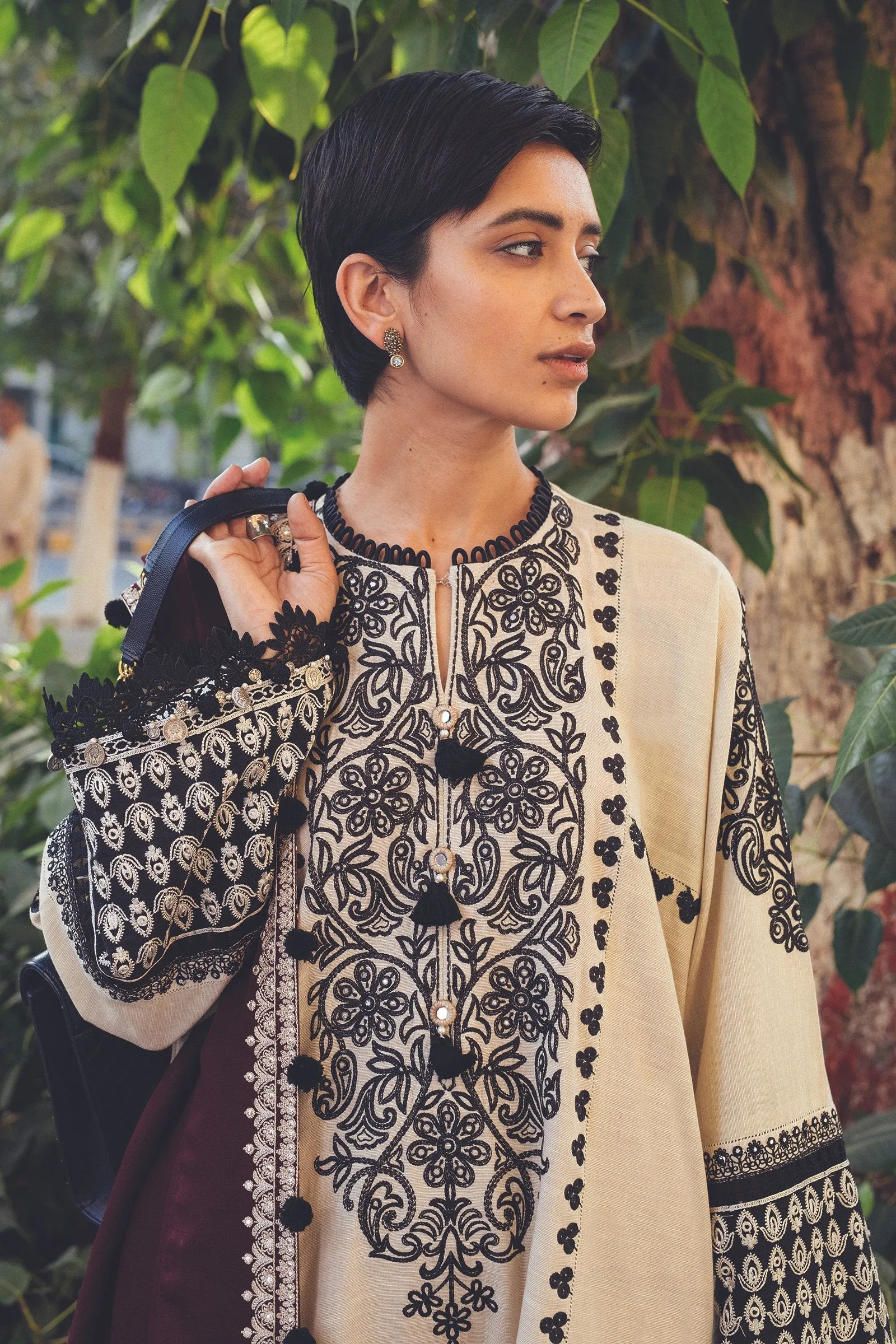 VIDA ZW21-09 |  Zaha Hamrahi Winter Collection 2021 | Unstitched Embroidered Khaddar Suits