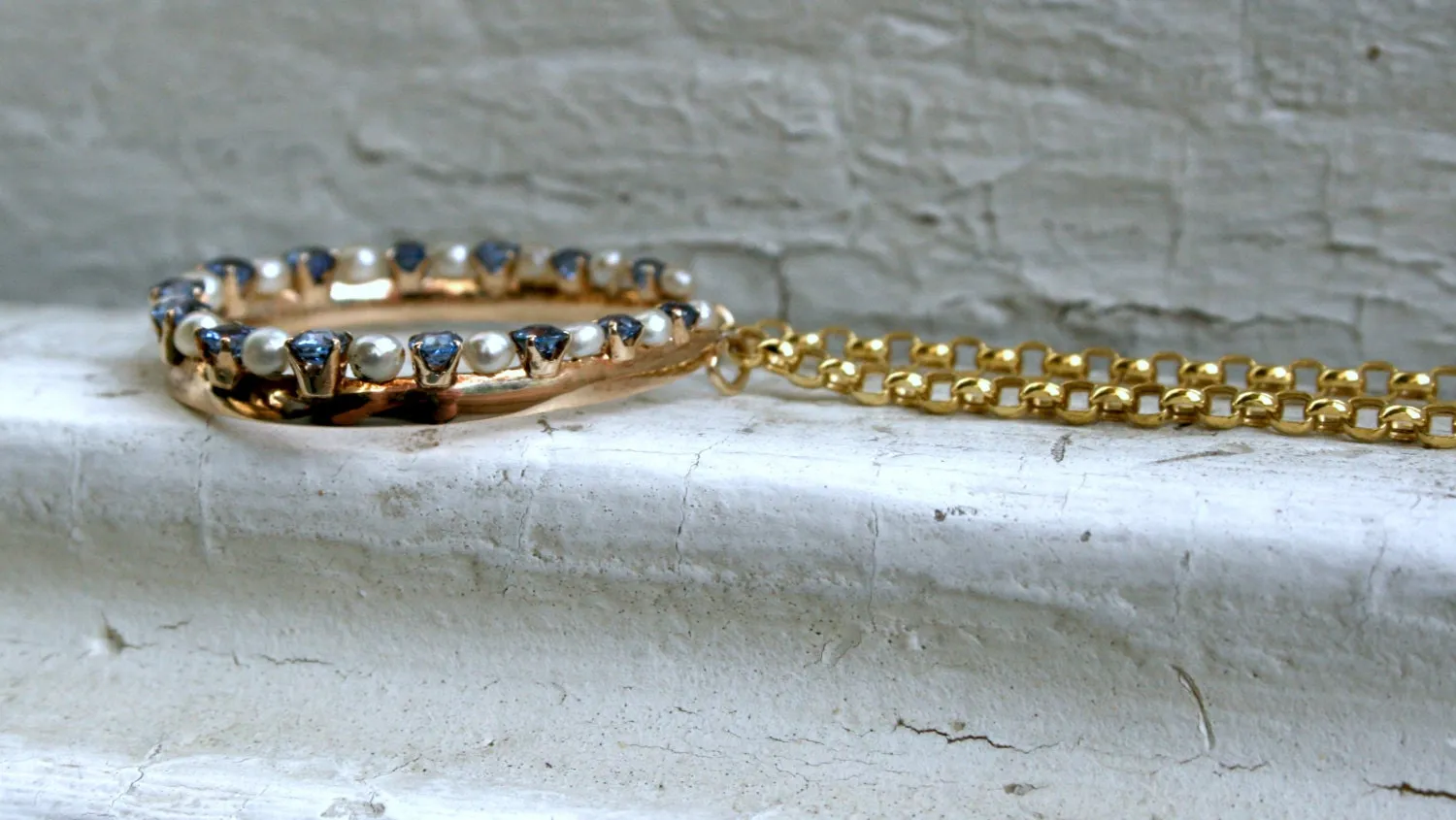 Vintage 14K Yellow Gold Pearl and Sapphire Horseshoe Necklace.