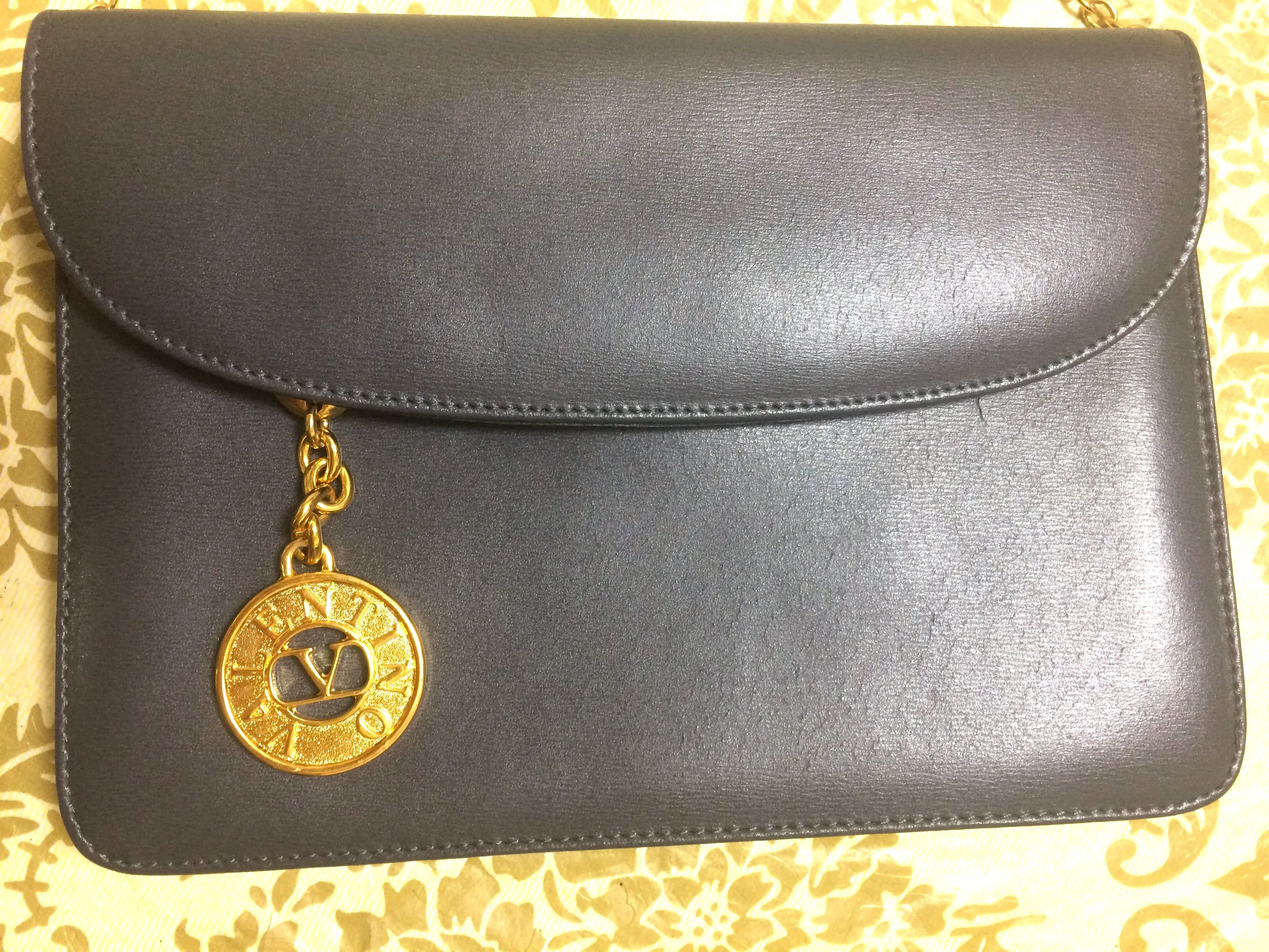 Vintage Valentino Garavani, gray leather chain shoulder bag with golden round V motif charm. Can be clutch bag as well. 060531r7