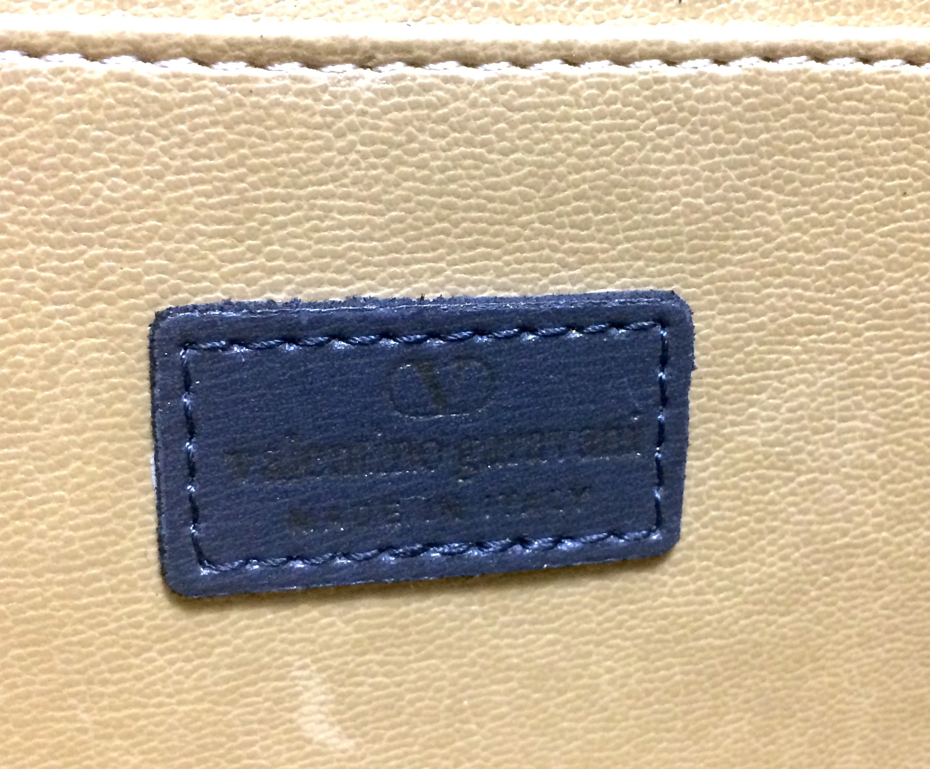 Vintage Valentino Garavani, gray leather chain shoulder bag with golden round V motif charm. Can be clutch bag as well. 060531r7