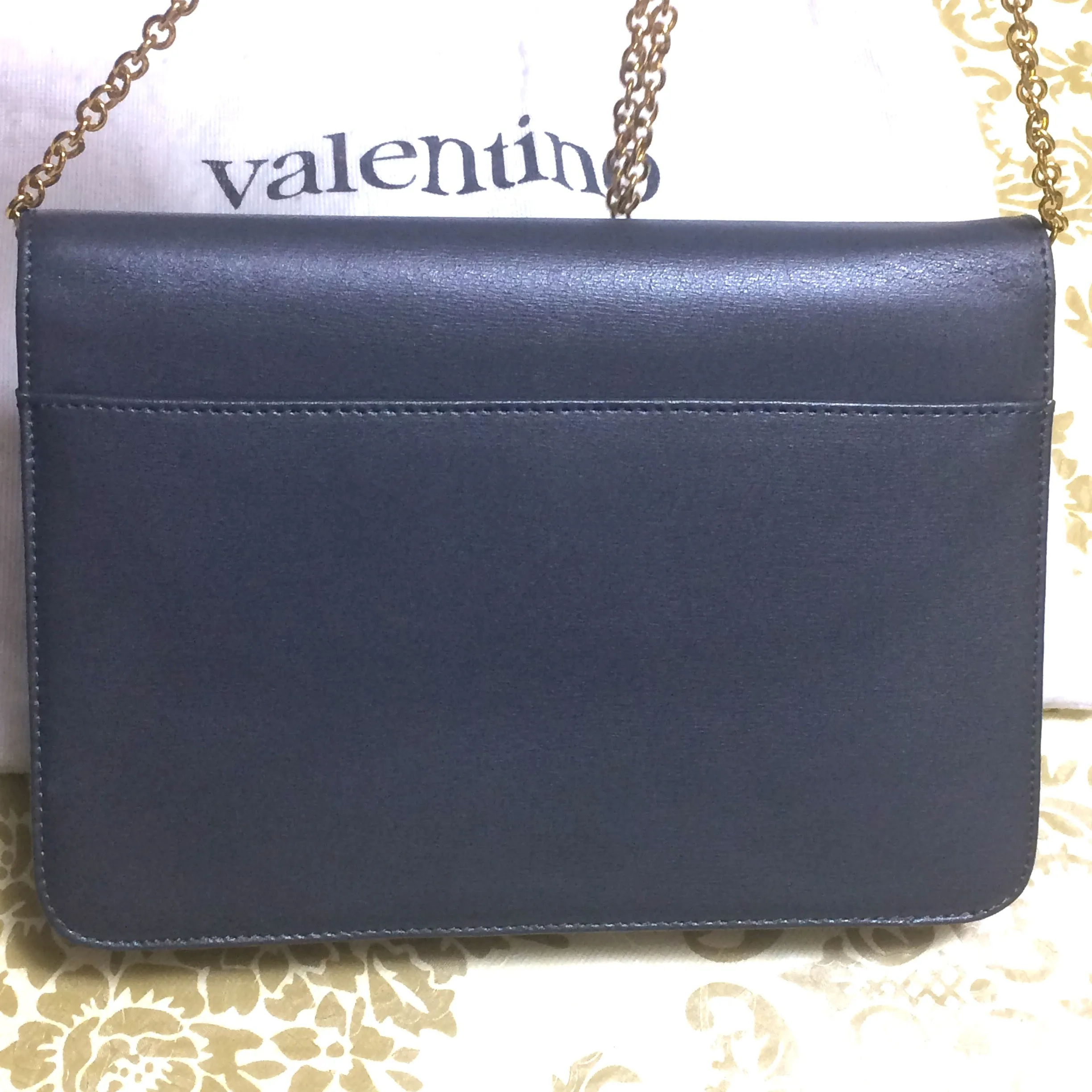 Vintage Valentino Garavani, gray leather chain shoulder bag with golden round V motif charm. Can be clutch bag as well. 060531r7