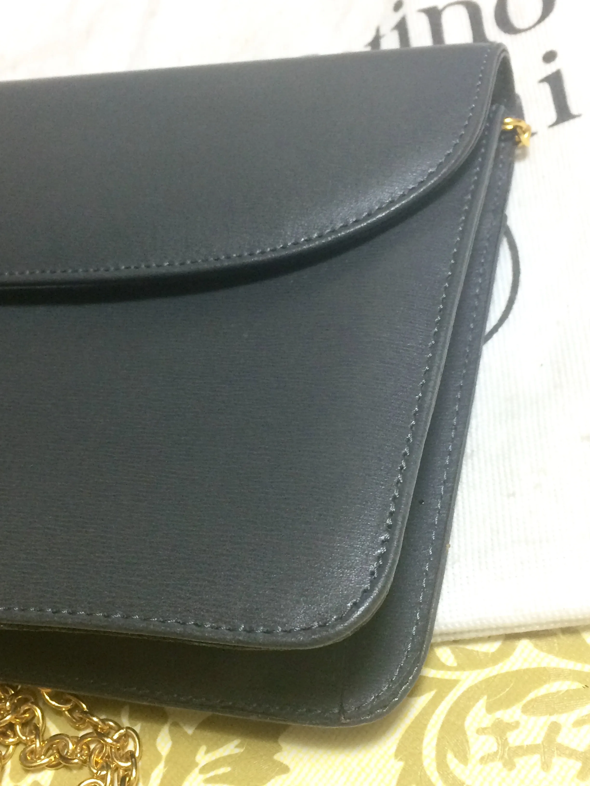 Vintage Valentino Garavani, gray leather chain shoulder bag with golden round V motif charm. Can be clutch bag as well. 060531r7