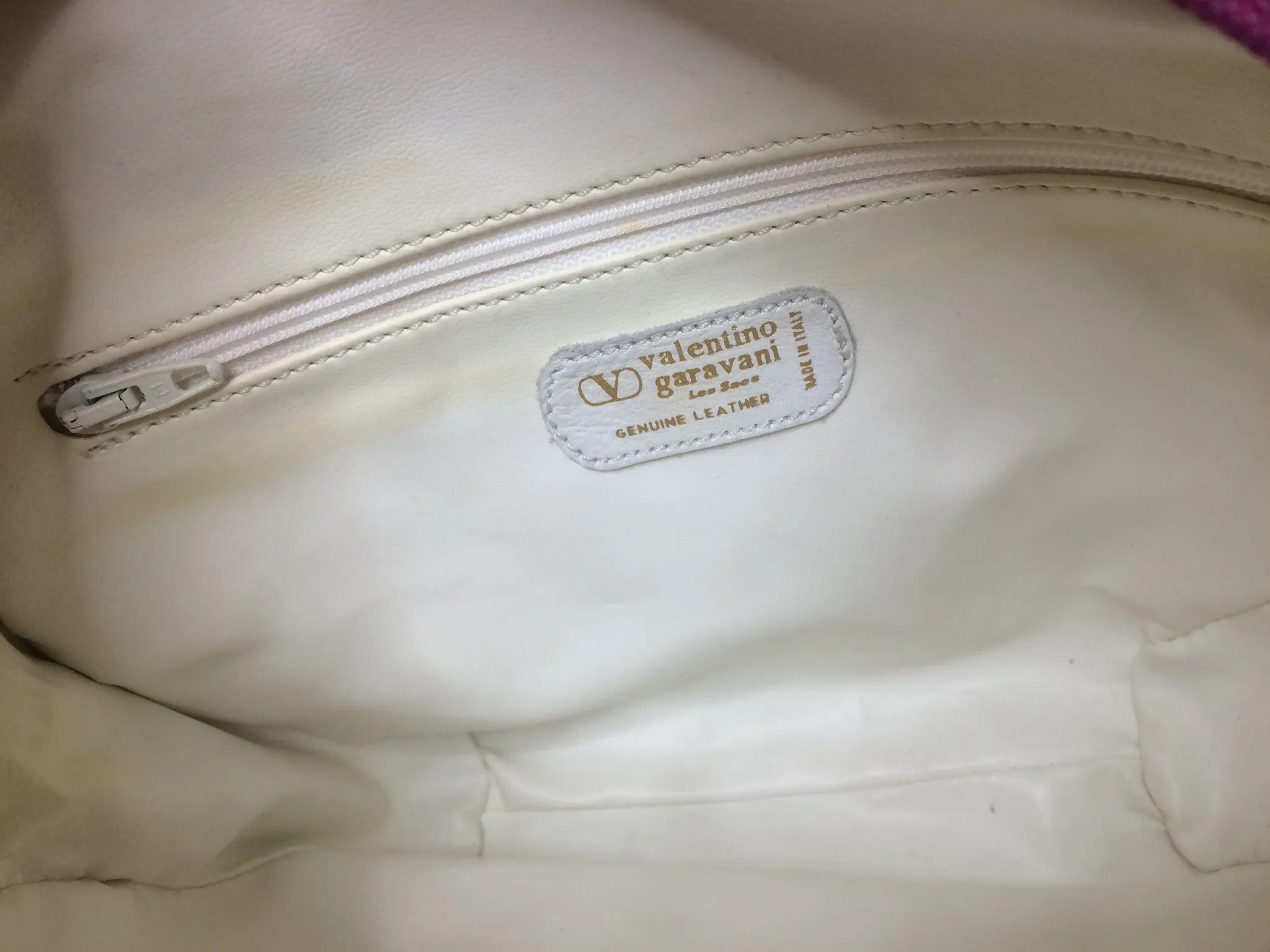 Vintage Valentino Garavani pink leather round shape shoulder purse with white small flower embroideries all over. So chic and cute.