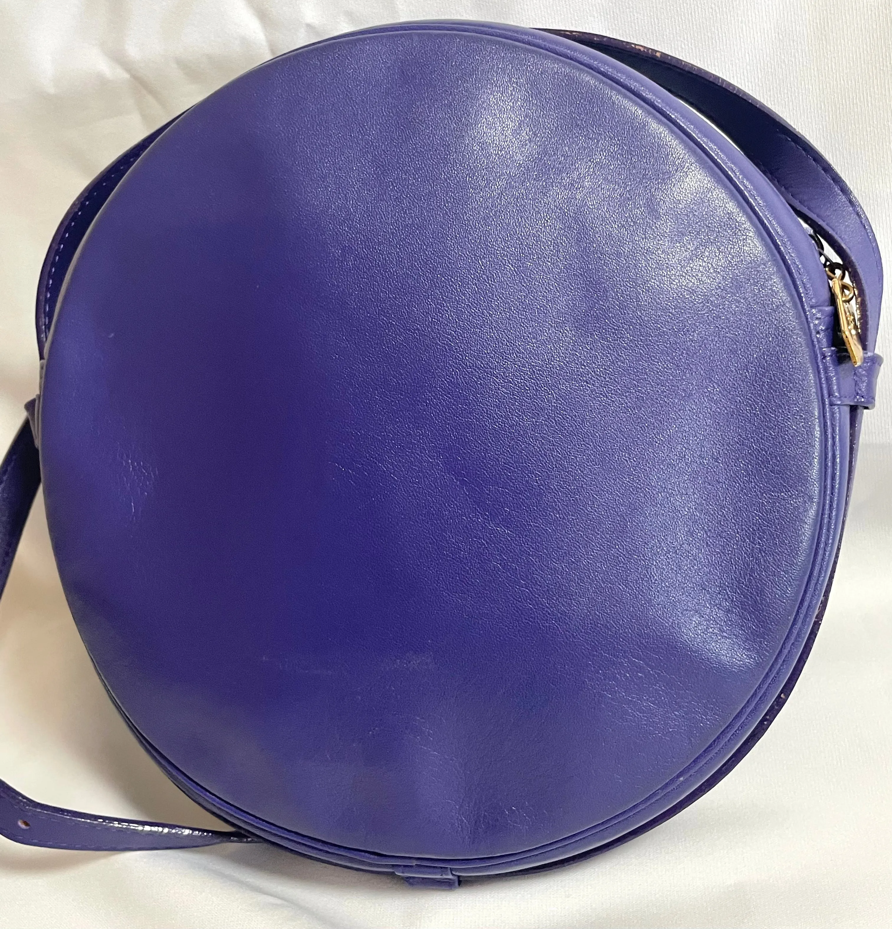 Vintage Yves Saint Laurent purple round bag with heart and star studs. One of a kind leather shoulder bag. 050730ac1