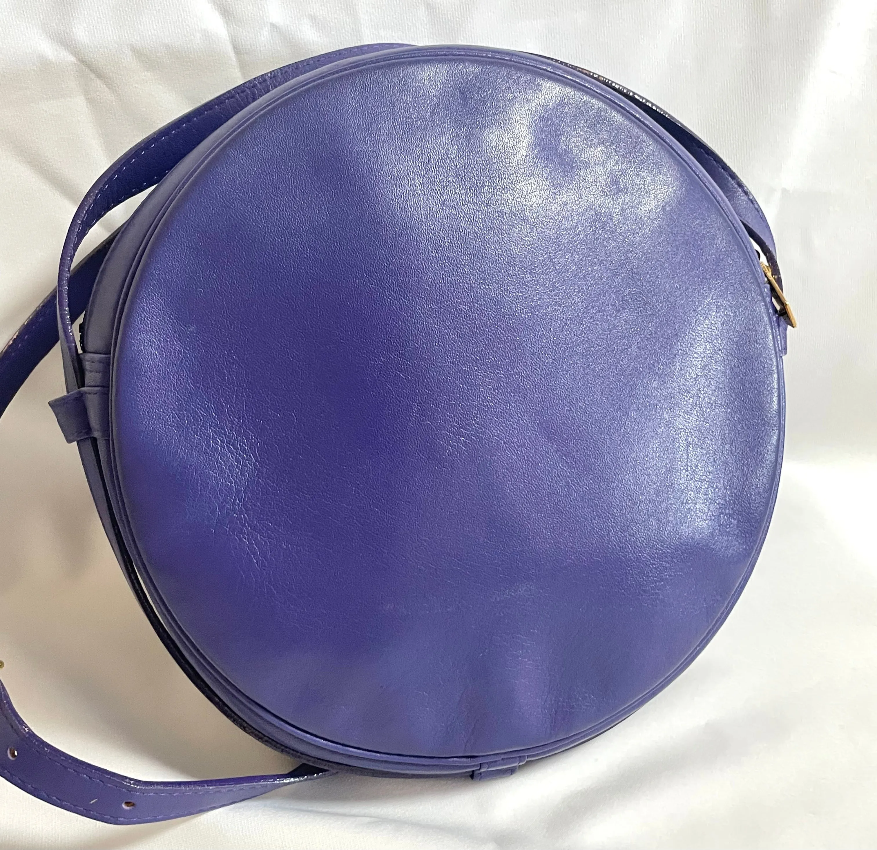 Vintage Yves Saint Laurent purple round bag with heart and star studs. One of a kind leather shoulder bag. 050730ac1