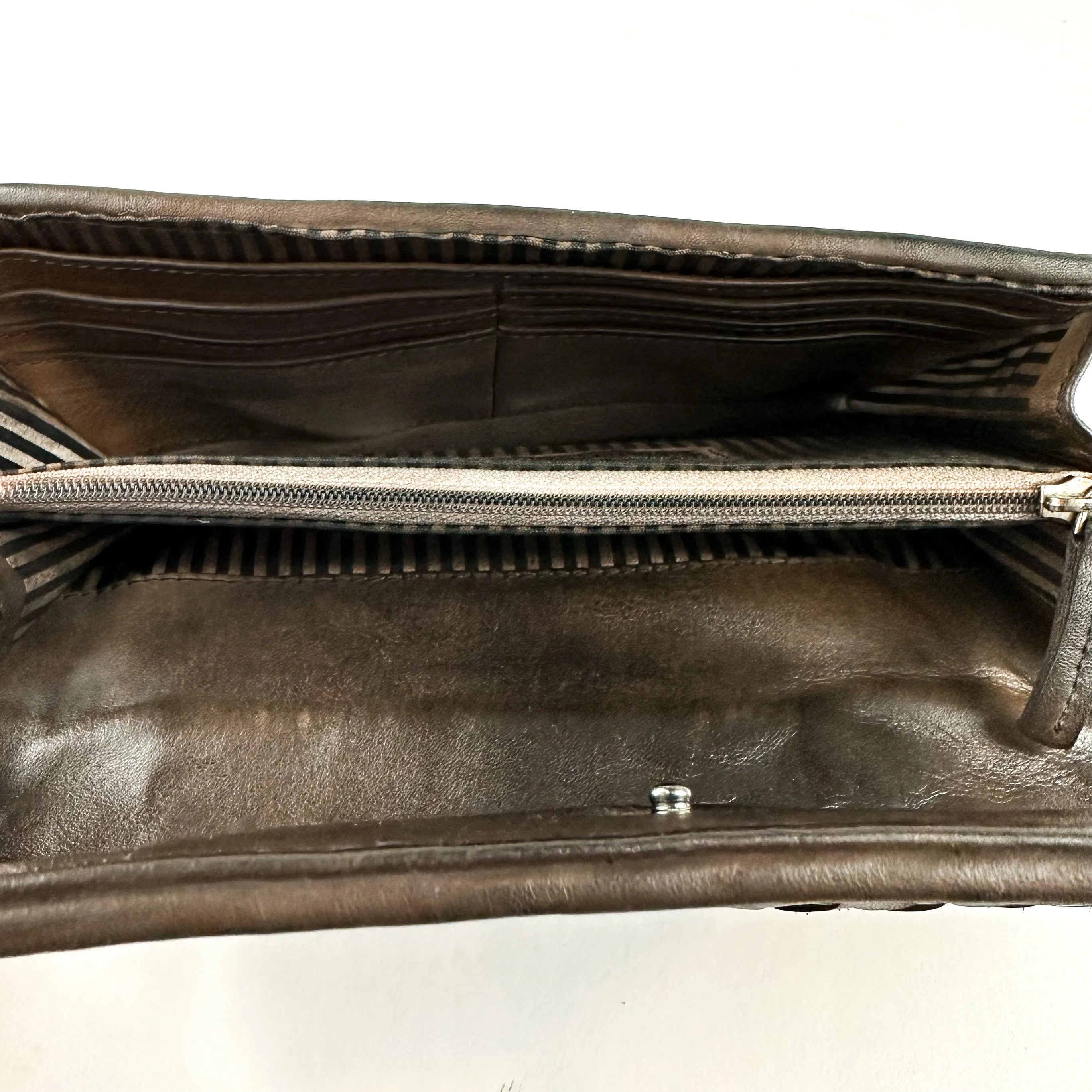 Vive La Difference - Flat Wallet Cross (Caramel)